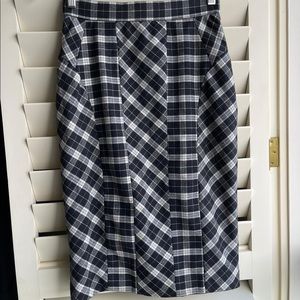 Block and white plaid skirt